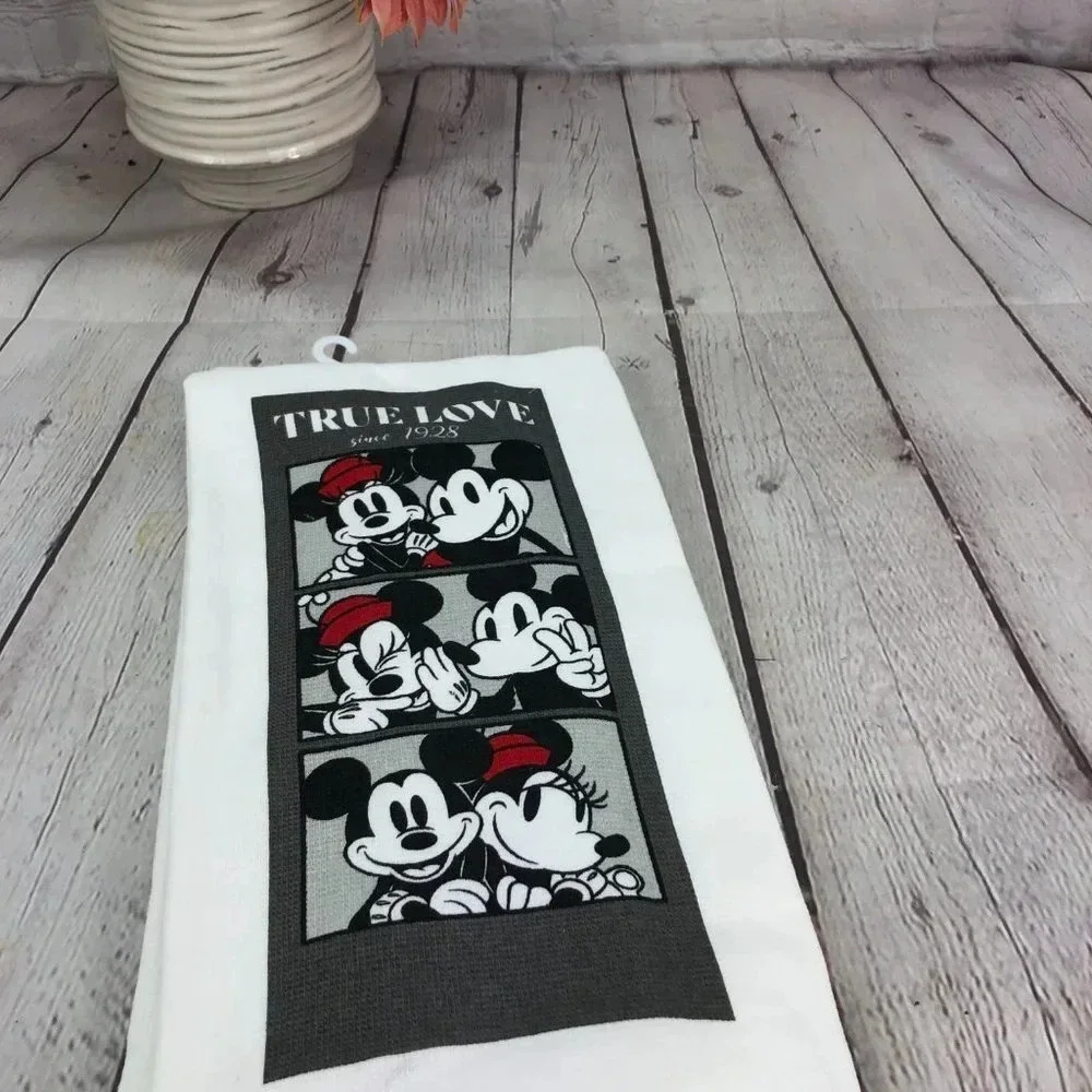 NWT disney mickey and minnie mouse kitchen towel set